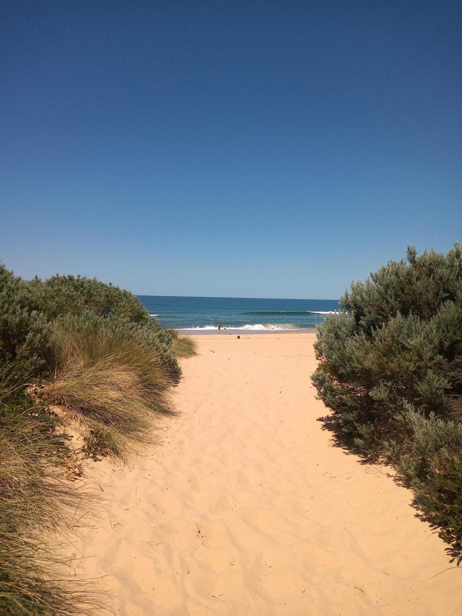 Lakes Entrance Waterfront Cottages With King Beds Exterior photo